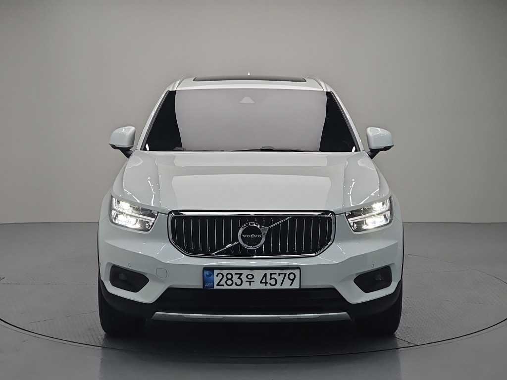 볼보 XC40 B4 AWD 인스크립션 이미지 2
