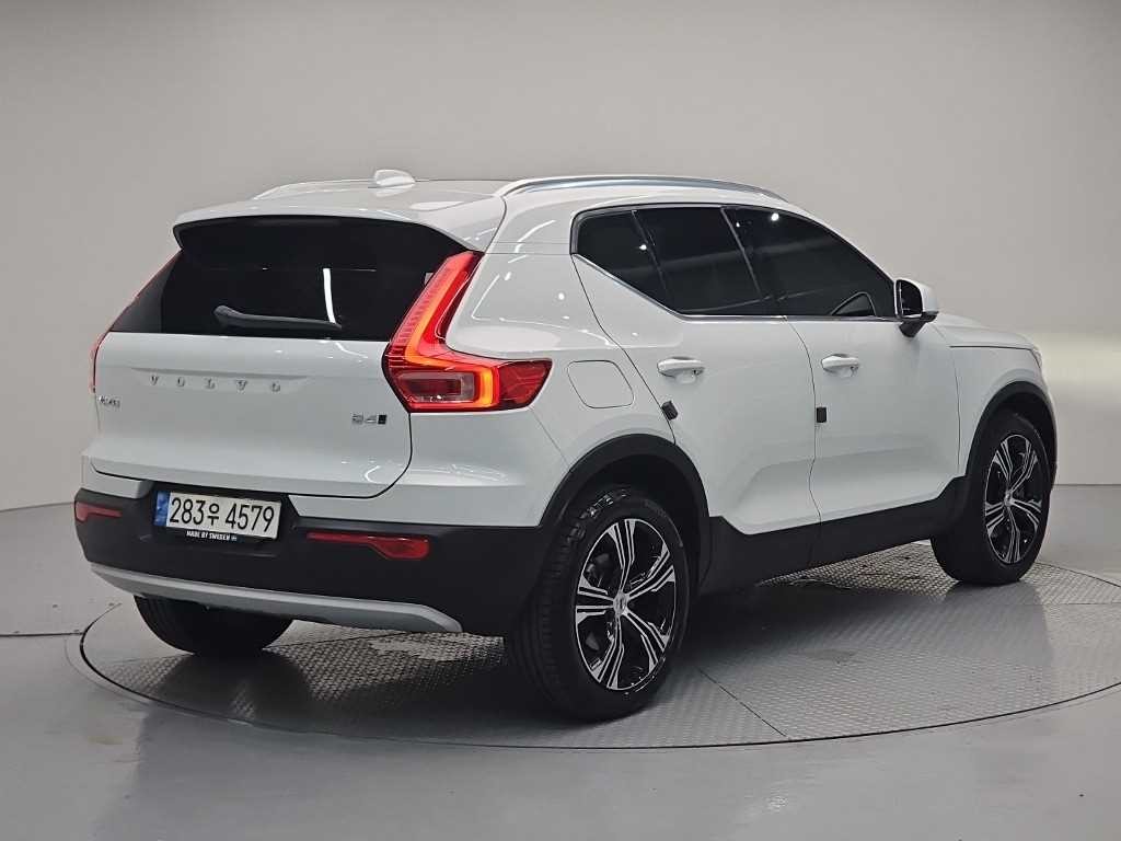 볼보 XC40 B4 AWD 인스크립션 이미지 4