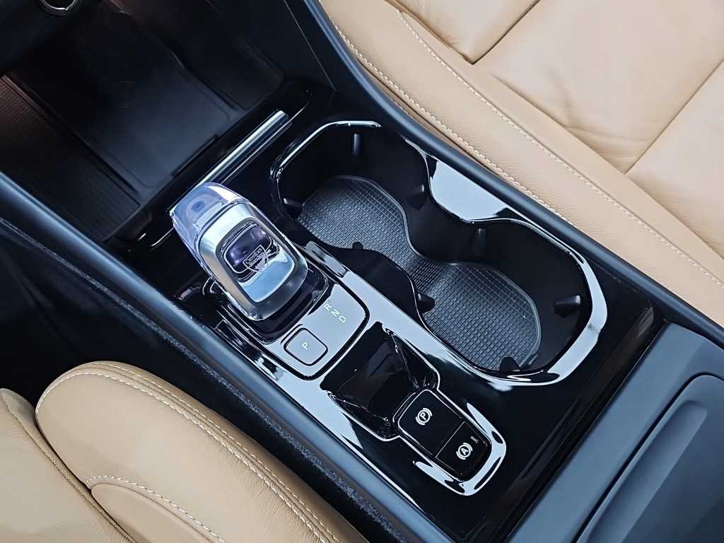 볼보 XC40 B4 AWD 인스크립션 이미지 8