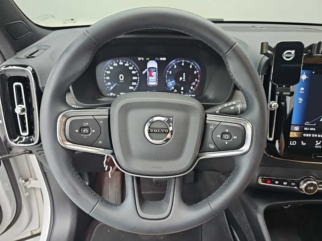 볼보 XC40 B4 AWD 인스크립션 이미지 9