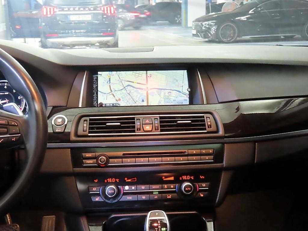 BMW 5시리즈 5시리즈 (F10) 528i xDrive 이미지 11