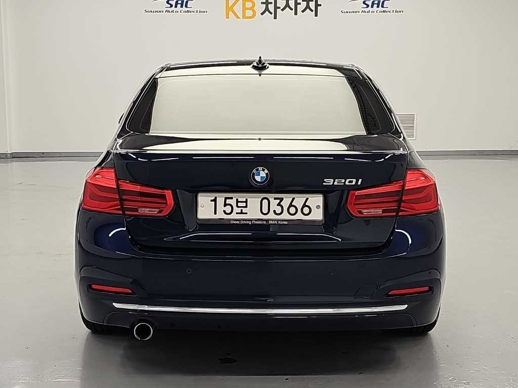 BMW 3시리즈 3시리즈 (F30) 320i 럭셔리 이미지 3