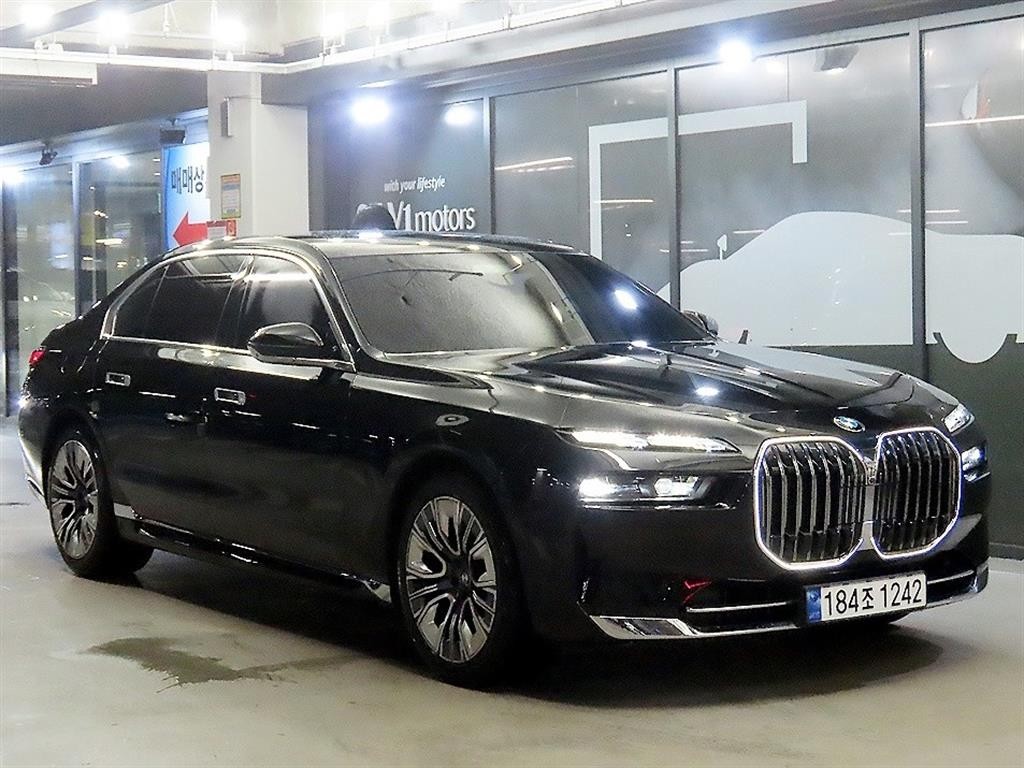 BMW 7시리즈 7시리즈 (G70) 740d xDrive 디자인 퓨어 엑셀런스 이미지 1