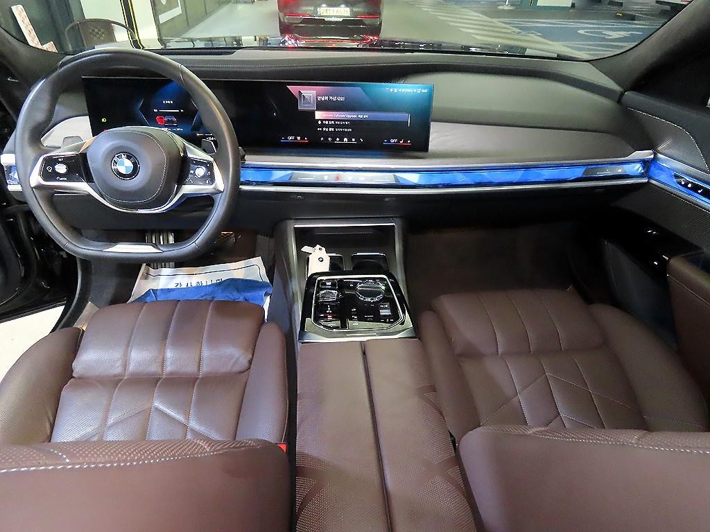 BMW 7시리즈 7시리즈 (G70) 740d xDrive 디자인 퓨어 엑셀런스 이미지 10