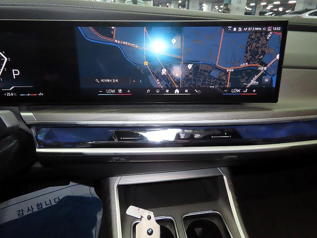 BMW 7시리즈 7시리즈 (G70) 740d xDrive 디자인 퓨어 엑셀런스 이미지 11