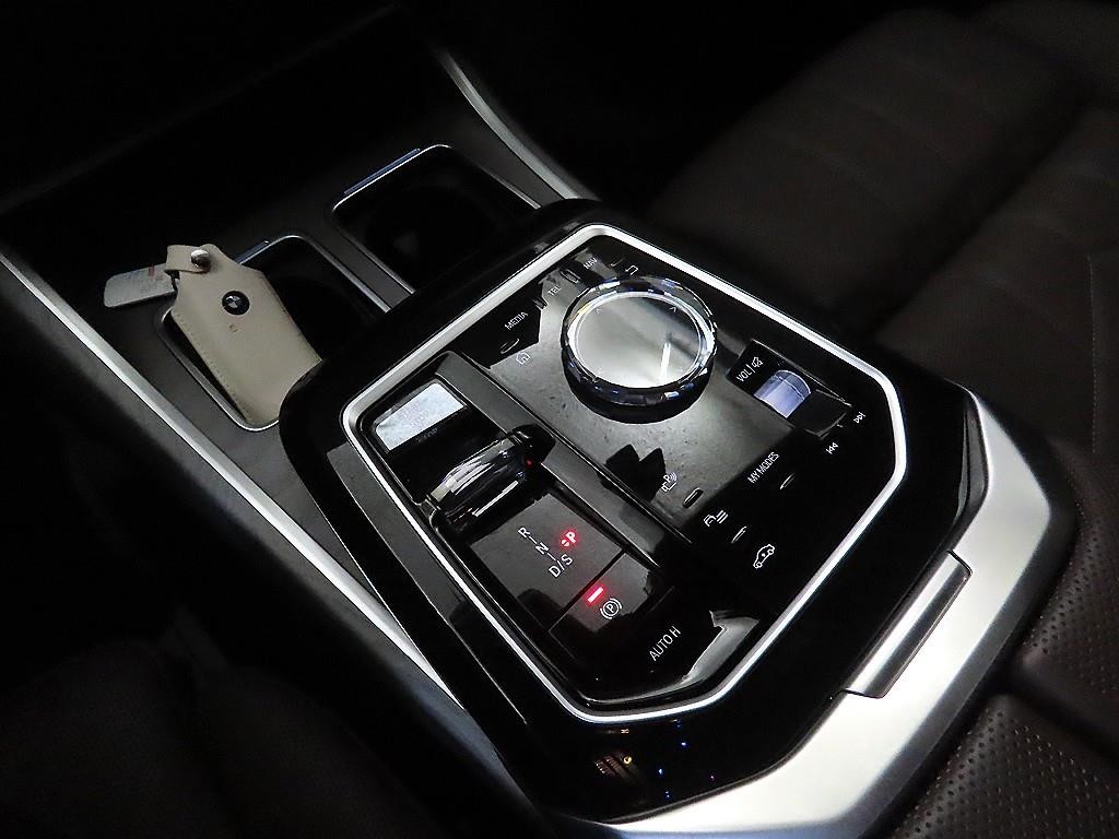 BMW 7시리즈 7시리즈 (G70) 740d xDrive 디자인 퓨어 엑셀런스 이미지 12