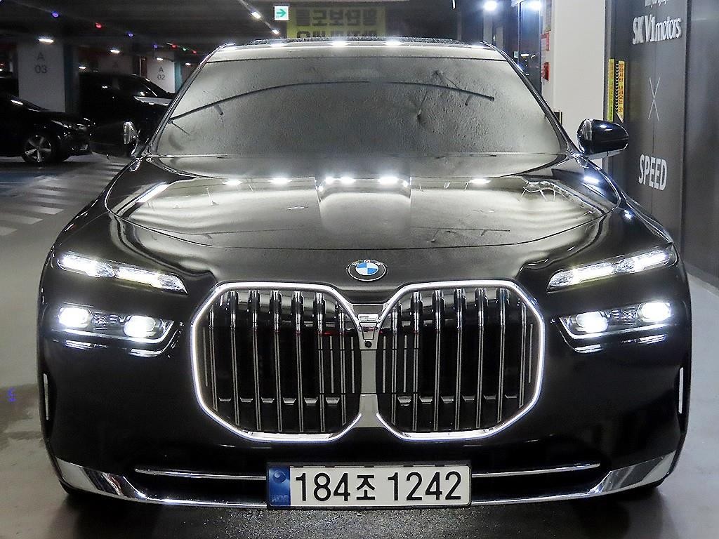 BMW 7시리즈 7시리즈 (G70) 740d xDrive 디자인 퓨어 엑셀런스 이미지 2