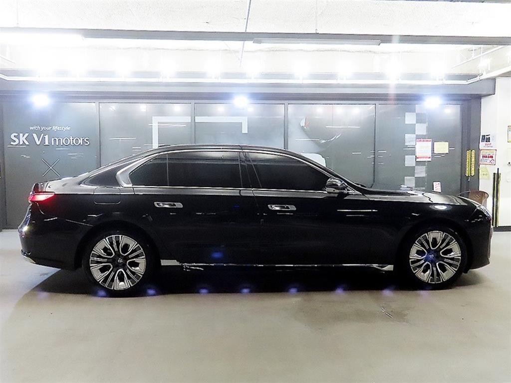 BMW 7시리즈 7시리즈 (G70) 740d xDrive 디자인 퓨어 엑셀런스 이미지 3