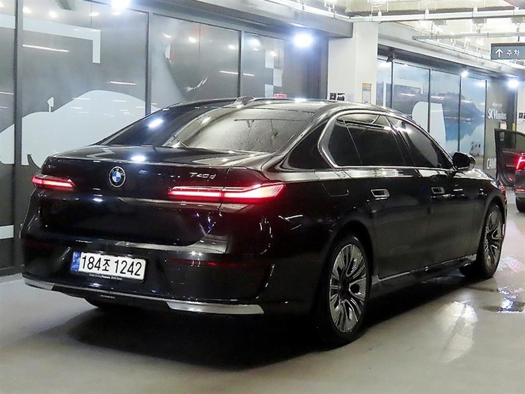 BMW 7시리즈 7시리즈 (G70) 740d xDrive 디자인 퓨어 엑셀런스 이미지 4