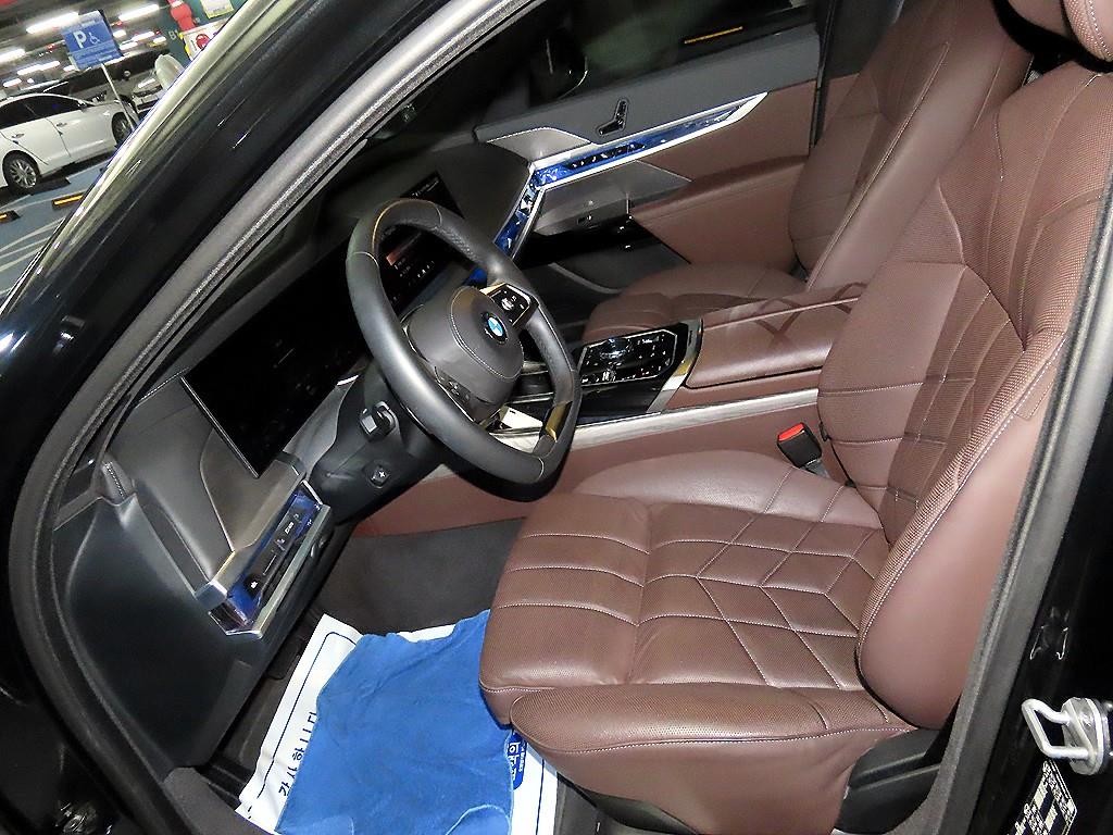 BMW 7시리즈 7시리즈 (G70) 740d xDrive 디자인 퓨어 엑셀런스 이미지 6