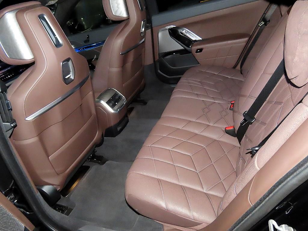 BMW 7시리즈 7시리즈 (G70) 740d xDrive 디자인 퓨어 엑셀런스 이미지 7