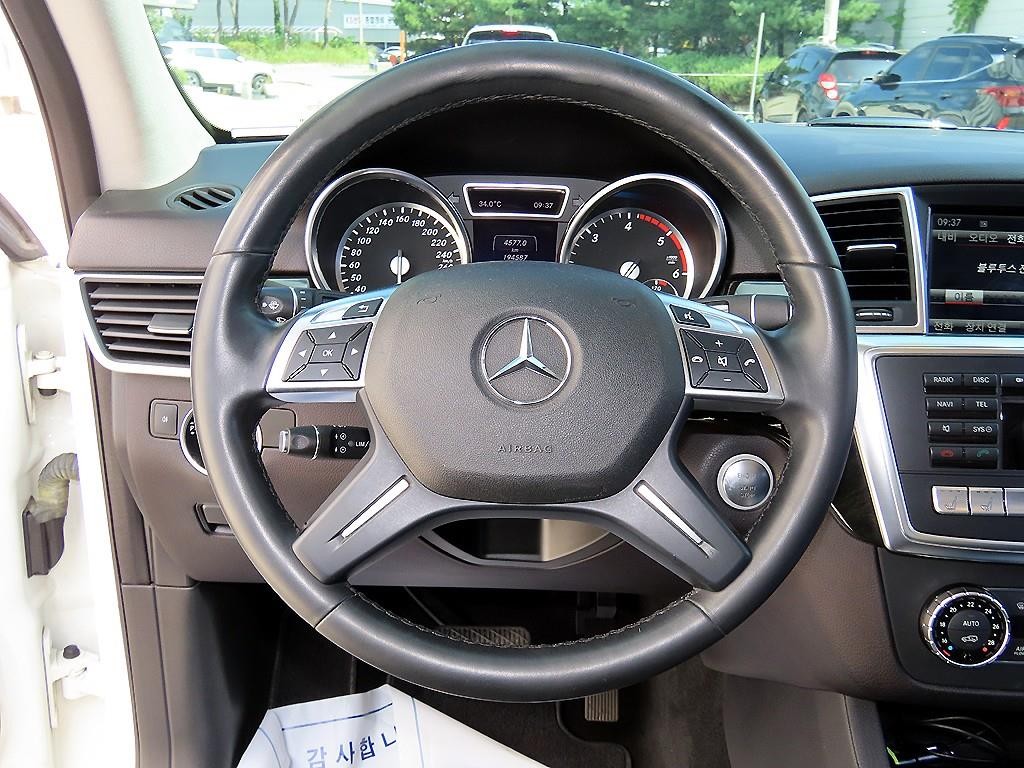 벤츠 M 클래스 뉴 M클래스 W166 ML350 블루텍 4매틱 이미지 8