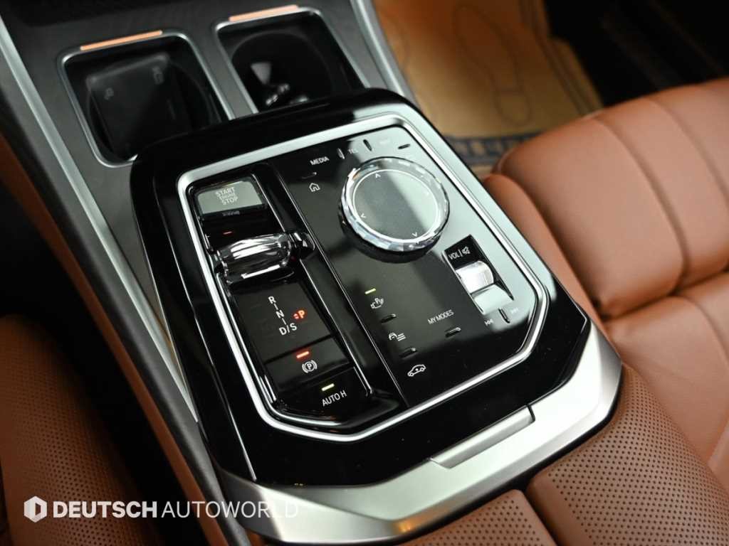 BMW 7시리즈 7시리즈 (G70) 740i sDrive 디자인퓨어 엑셀런스 이미지 9