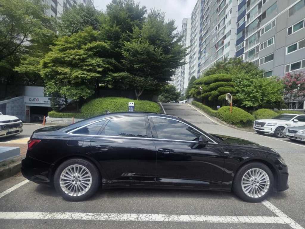 아우디 A6 A6 (C8) 45 TFSI 콰트로 프리미엄 이미지 3