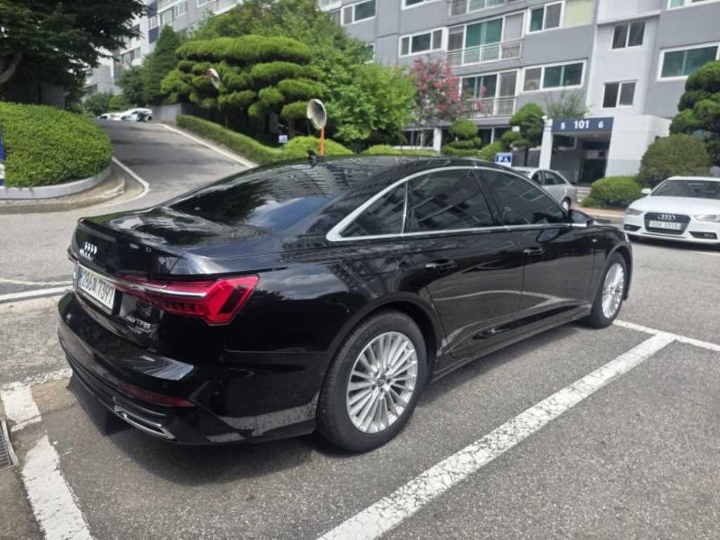 아우디 A6 A6 (C8) 45 TFSI 콰트로 프리미엄 이미지 4