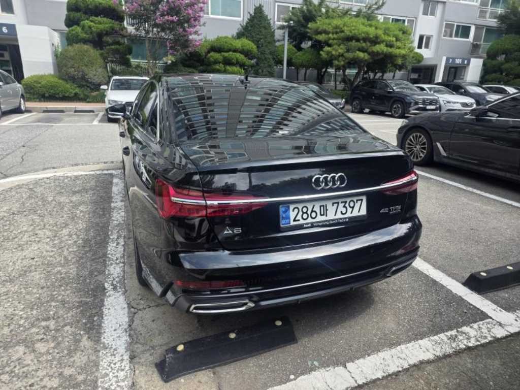 아우디 A6 A6 (C8) 45 TFSI 콰트로 프리미엄 이미지 5