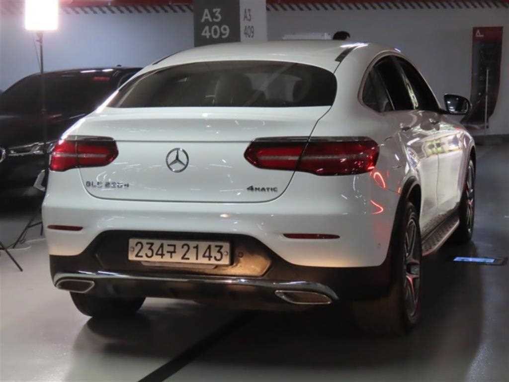 벤츠 GLC 클래스 GLC클래스 X253 GLC 220 d 4MATIC 쿠페 이미지 3