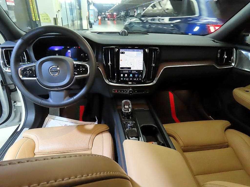 볼보 V60 V60 크로스 컨트리 2세대 2.0 B5 얼티메이트 AWD 이미지 10
