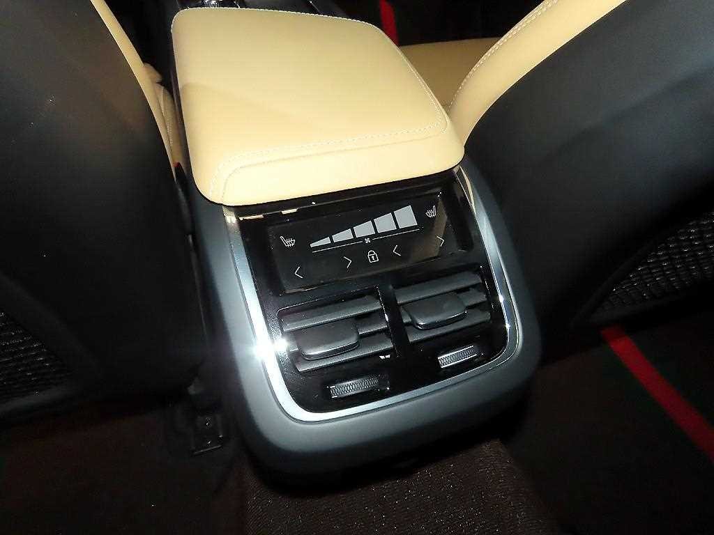 볼보 V60 V60 크로스 컨트리 2세대 2.0 B5 얼티메이트 AWD 이미지 15