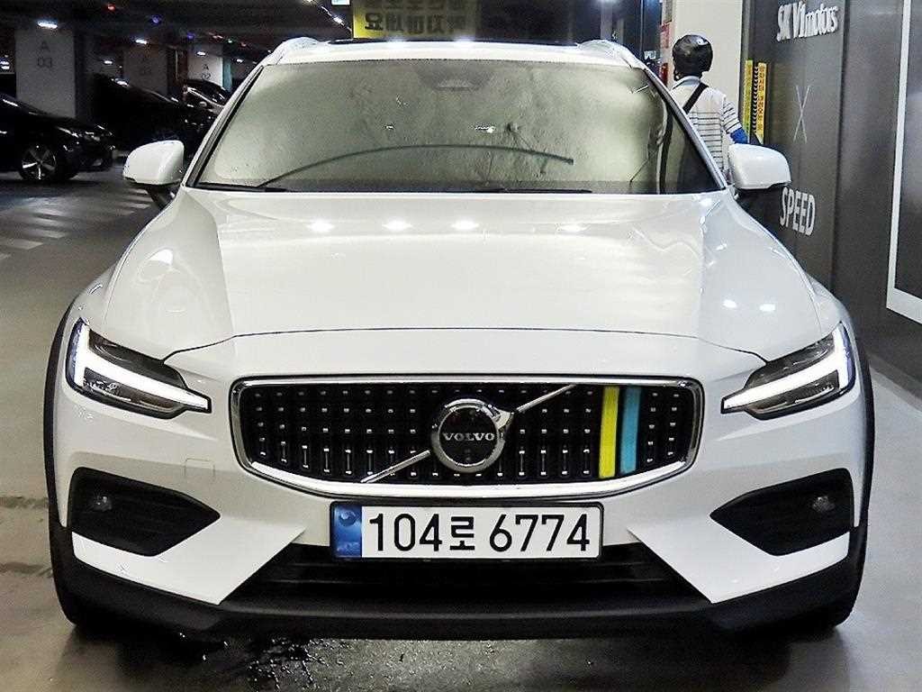 볼보 V60 V60 크로스 컨트리 2세대 2.0 B5 얼티메이트 AWD 이미지 2