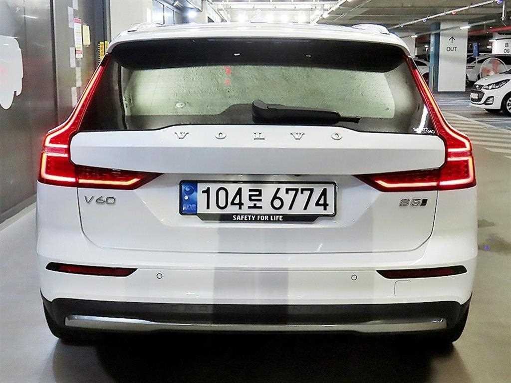 볼보 V60 V60 크로스 컨트리 2세대 2.0 B5 얼티메이트 AWD 이미지 5