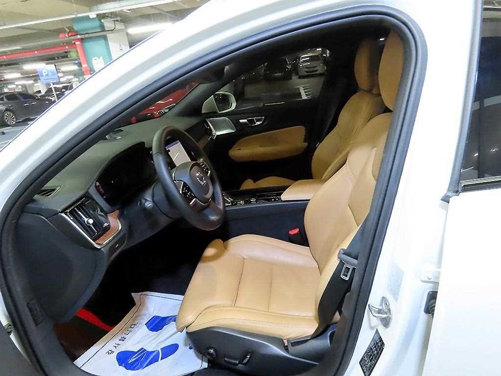 볼보 V60 V60 크로스 컨트리 2세대 2.0 B5 얼티메이트 AWD 이미지 6