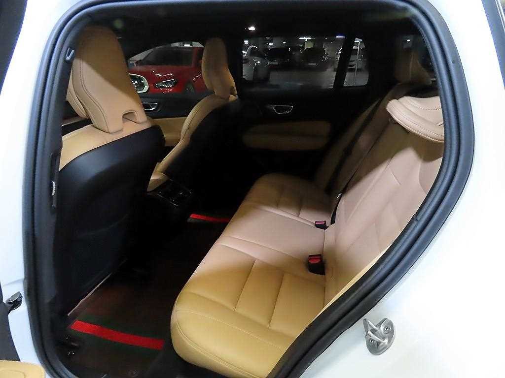 볼보 V60 V60 크로스 컨트리 2세대 2.0 B5 얼티메이트 AWD 이미지 7