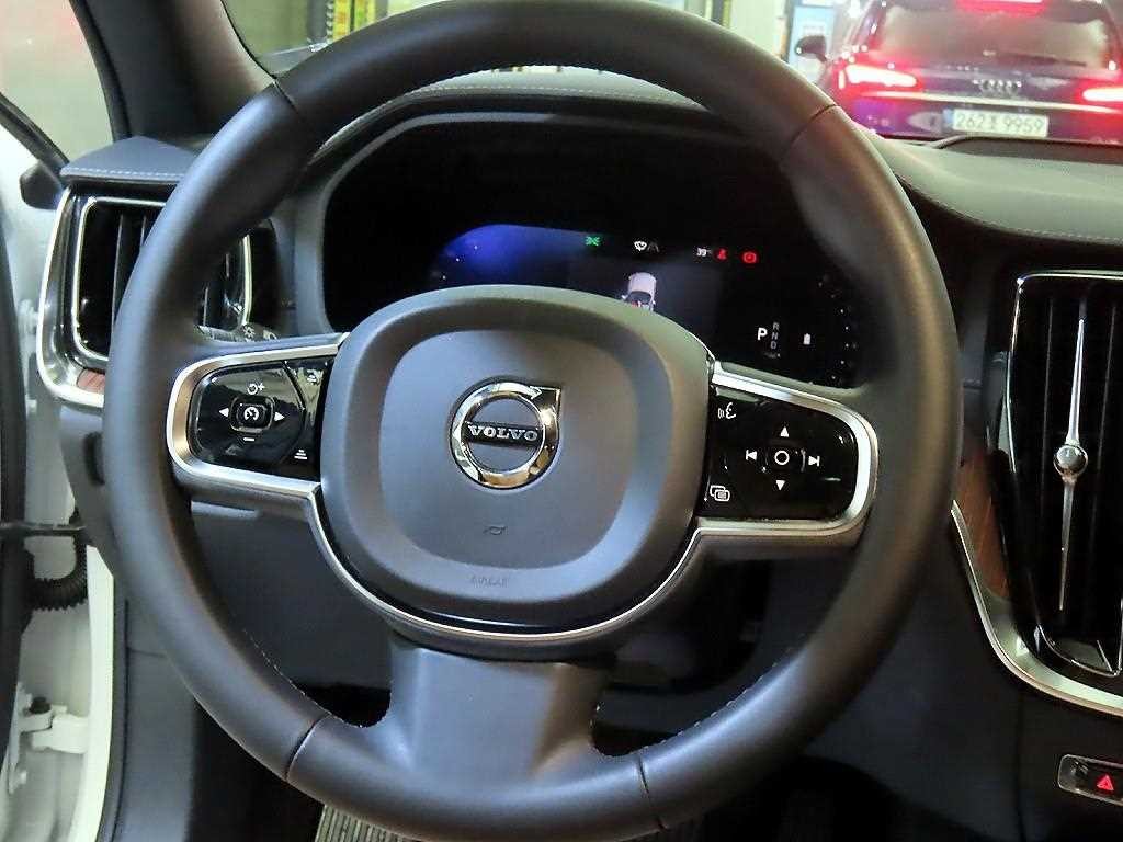 볼보 V60 V60 크로스 컨트리 2세대 2.0 B5 얼티메이트 AWD 이미지 8