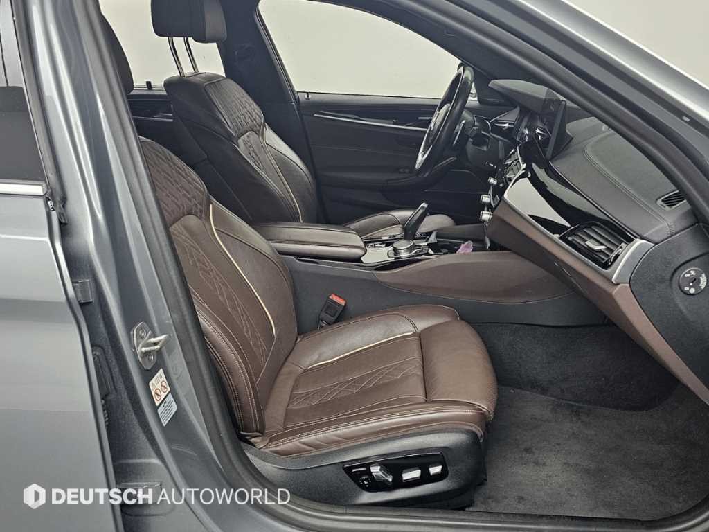 BMW 5시리즈 5시리즈 (G30) 530e M 스포츠 이미지 10