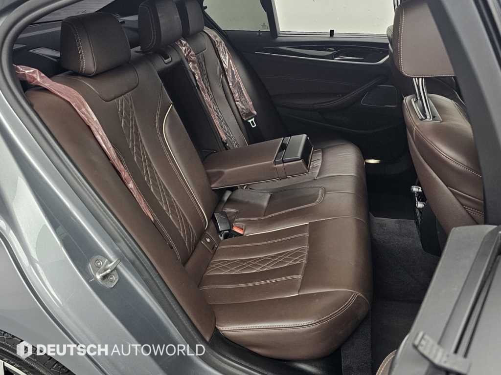 BMW 5시리즈 5시리즈 (G30) 530e M 스포츠 이미지 12
