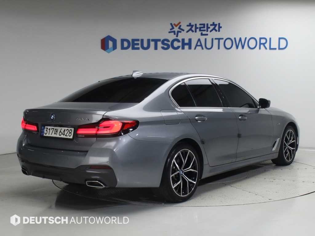 BMW 5시리즈 5시리즈 (G30) 530e M 스포츠 이미지 2
