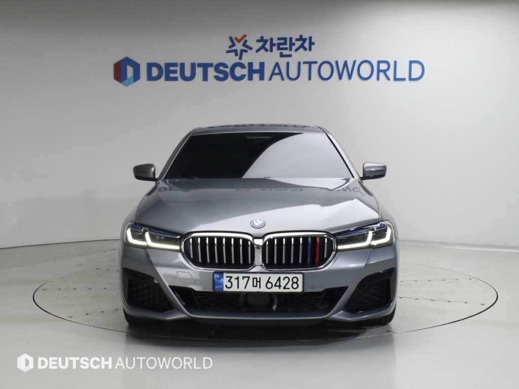 BMW 5시리즈 5시리즈 (G30) 530e M 스포츠 이미지 3