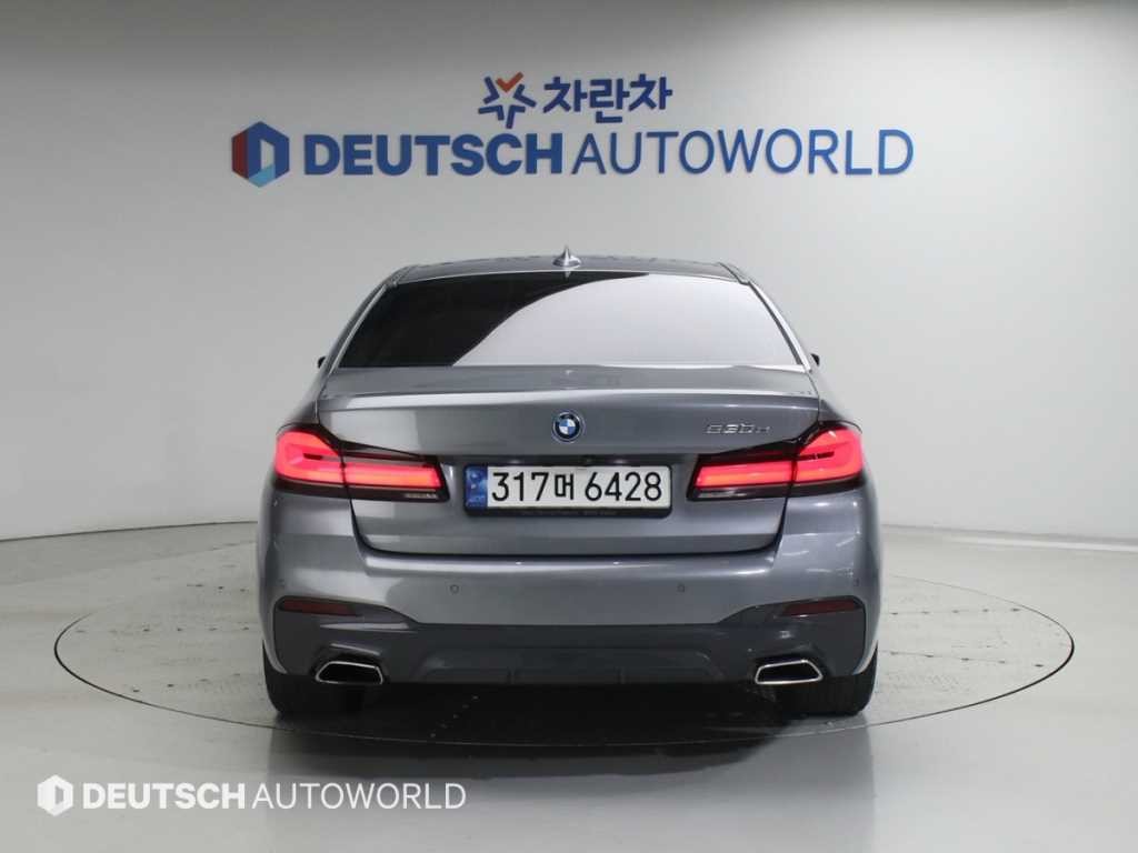 BMW 5시리즈 5시리즈 (G30) 530e M 스포츠 이미지 4