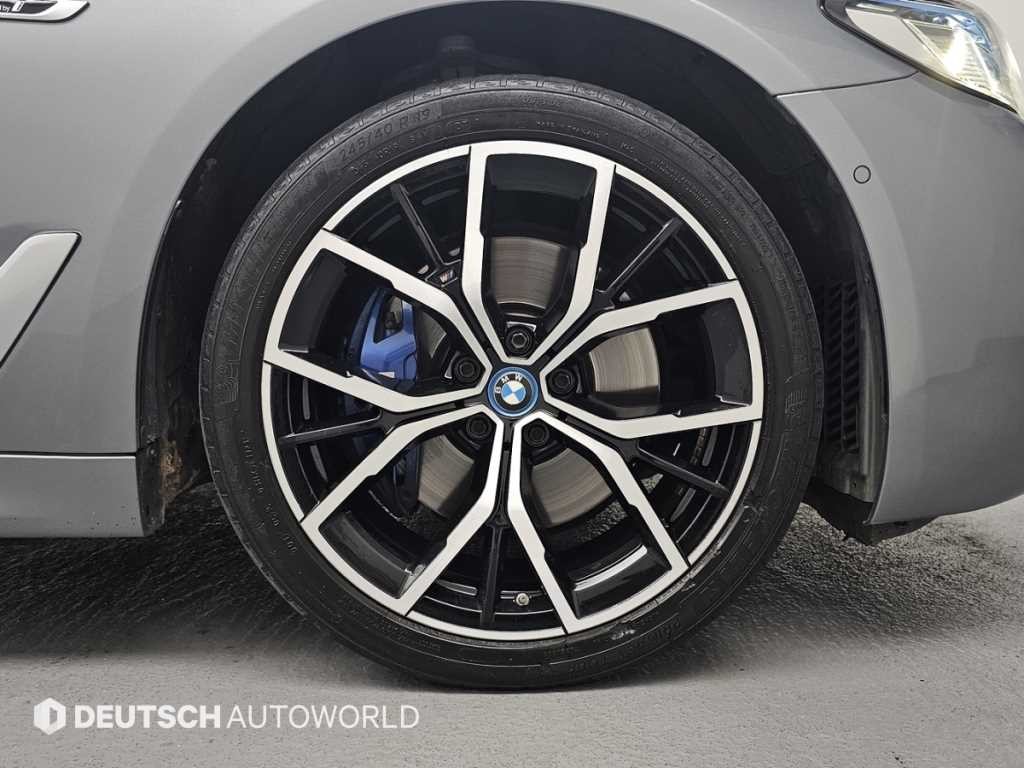 BMW 5시리즈 5시리즈 (G30) 530e M 스포츠 이미지 5