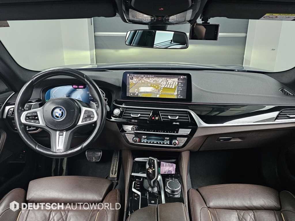 BMW 5시리즈 5시리즈 (G30) 530e M 스포츠 이미지 7