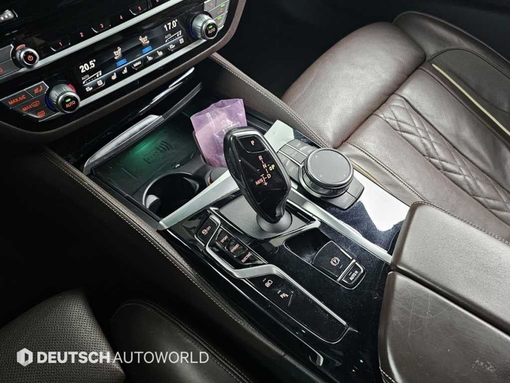 BMW 5시리즈 5시리즈 (G30) 530e M 스포츠 이미지 9