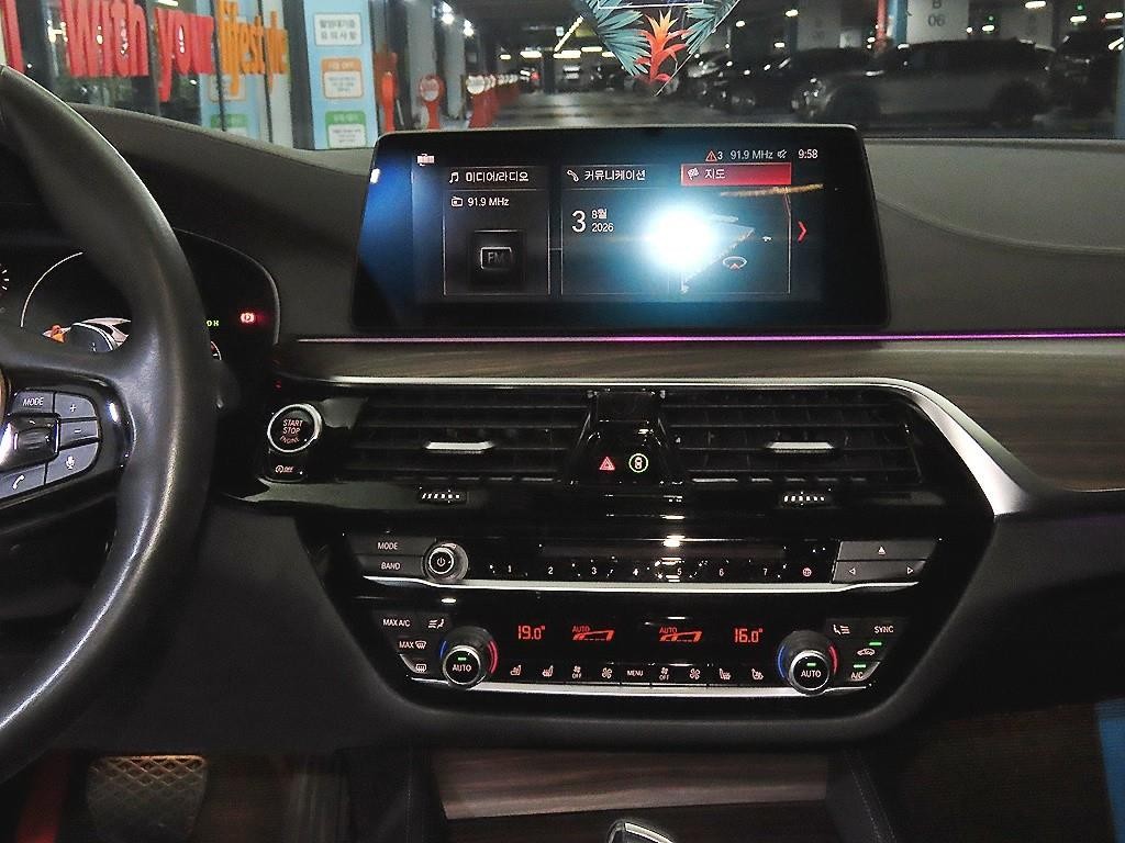 BMW 5시리즈 5시리즈 (G30) 520d xDrive 럭셔리 플러스 이미지 11