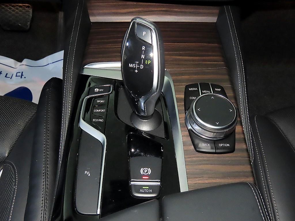 BMW 5시리즈 5시리즈 (G30) 520d xDrive 럭셔리 플러스 이미지 12
