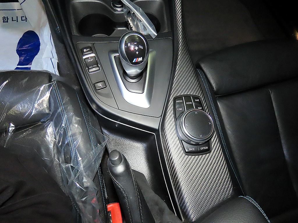 BMW 2시리즈 M2 (F87) 쿠페 M 퍼포먼스 스티어링 휠 에디션 이미지 12