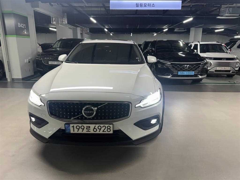 볼보 V60 V60 크로스 컨트리 2세대 2.0 B5 얼티메이트 AWD 이미지 1