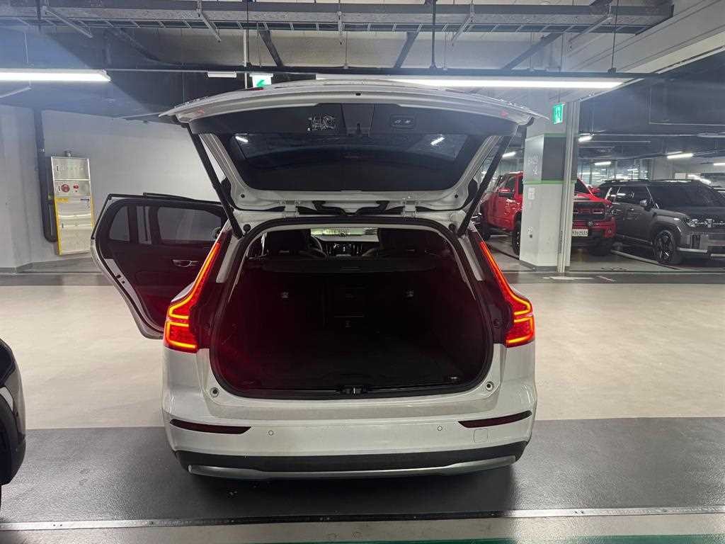 볼보 V60 V60 크로스 컨트리 2세대 2.0 B5 얼티메이트 AWD 이미지 3
