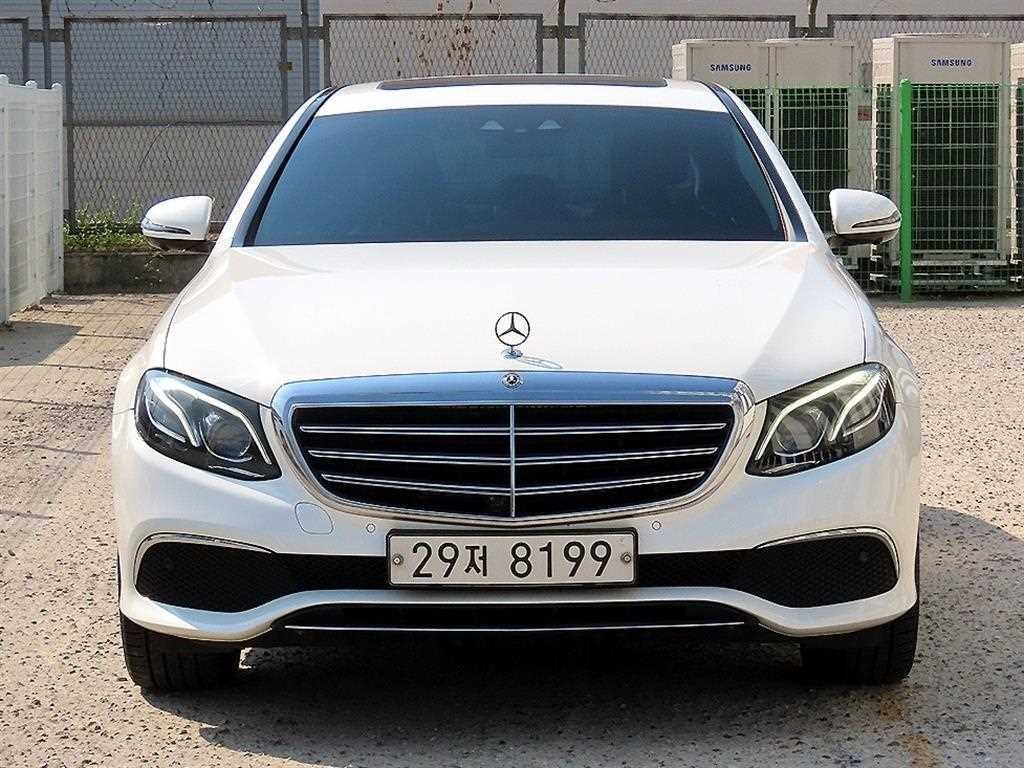 벤츠 E 클래스 E-클래스 W213 E300 4MATIC 익스클루시브 이미지 1