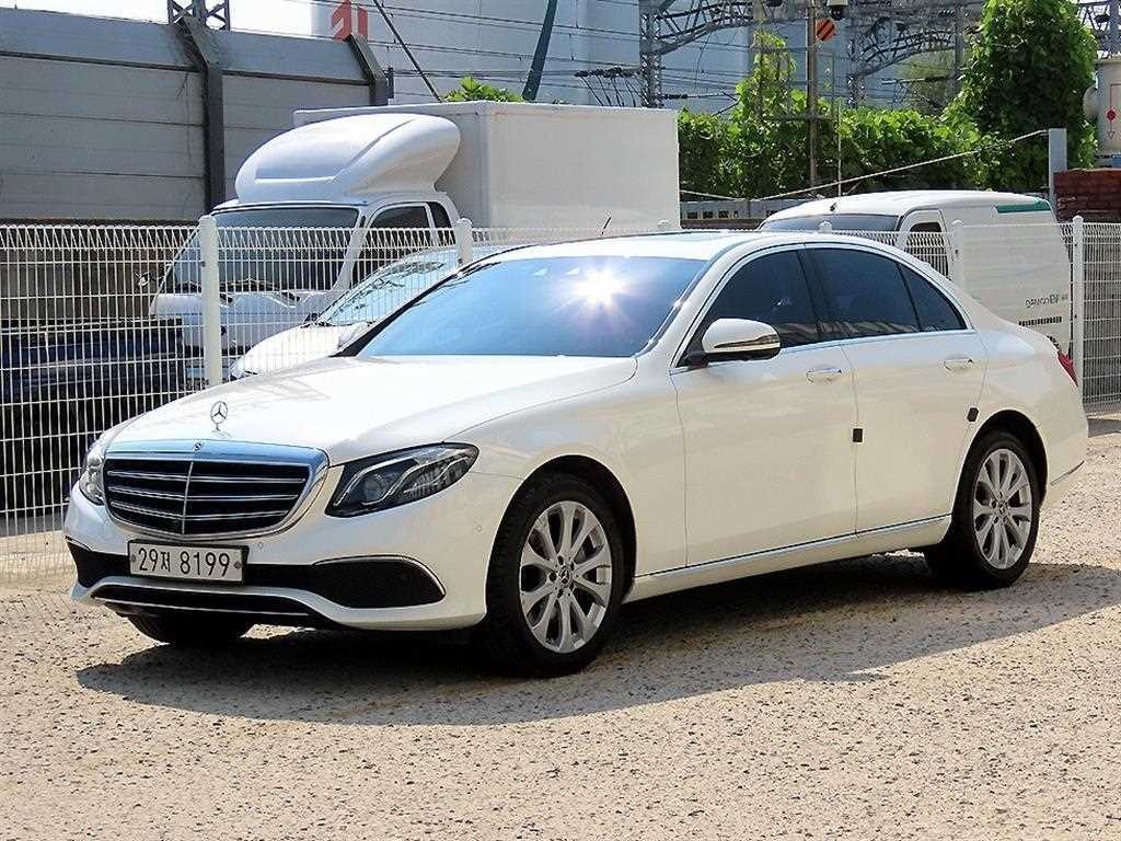 벤츠 E 클래스 E-클래스 W213 E300 4MATIC 익스클루시브 이미지 2