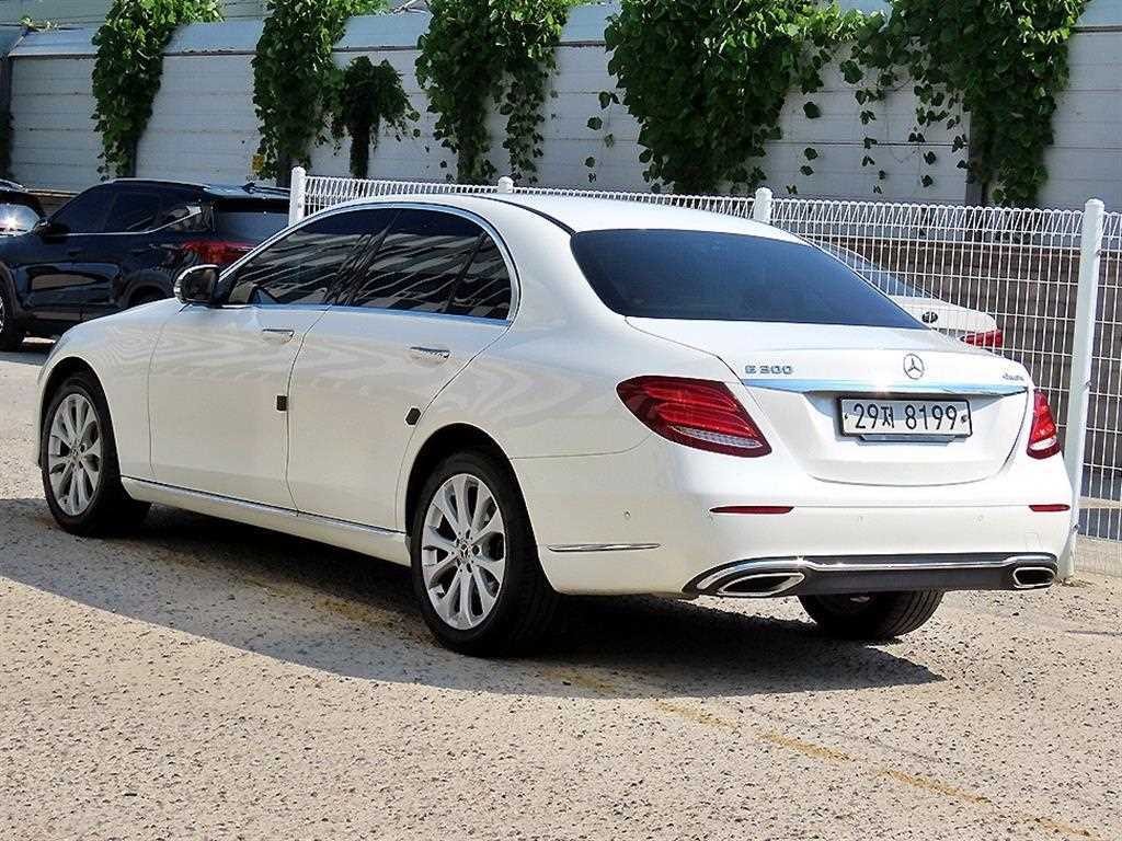 벤츠 E 클래스 E-클래스 W213 E300 4MATIC 익스클루시브 이미지 3