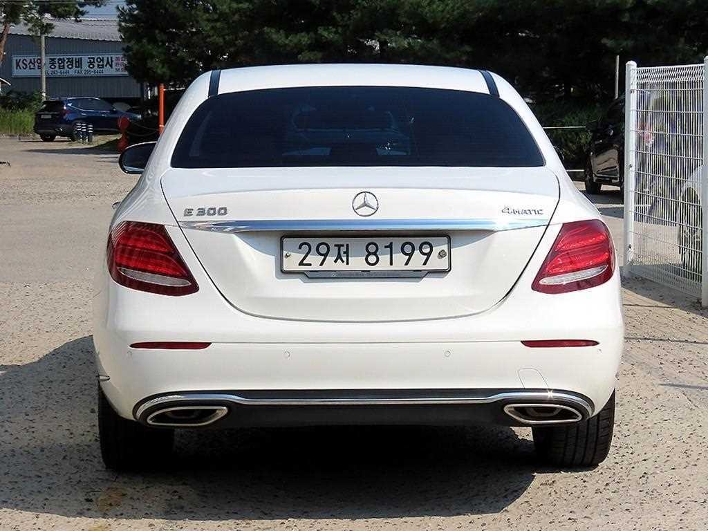 벤츠 E 클래스 E-클래스 W213 E300 4MATIC 익스클루시브 이미지 4