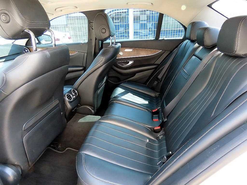 벤츠 E 클래스 E-클래스 W213 E300 4MATIC 익스클루시브 이미지 6