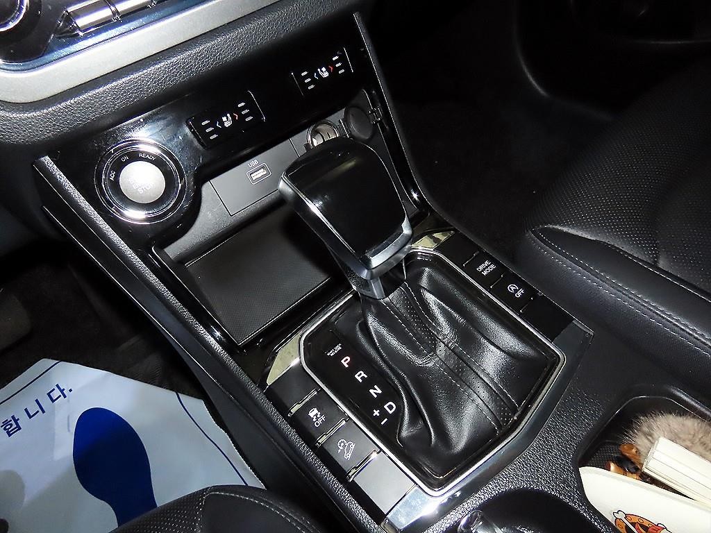 KG모빌리티(쌍용) 코란도 뷰티풀코란도 2WD 디젤 1.6 C3 플러스 이미지 12