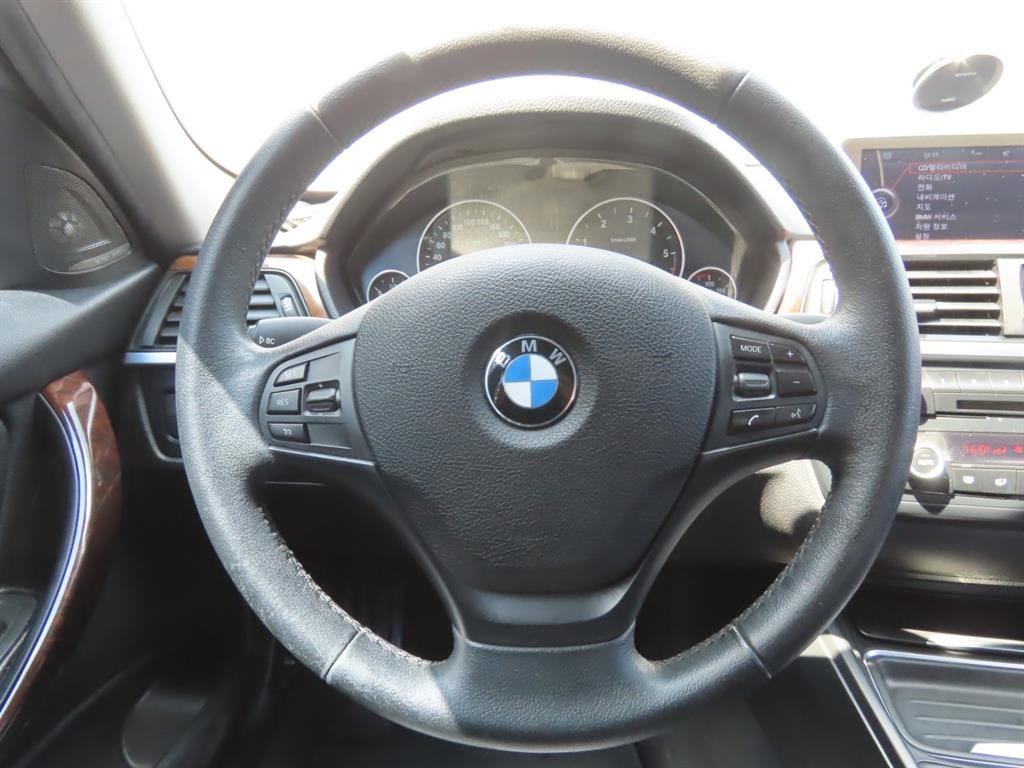 BMW 3시리즈 3시리즈 (F30) 320d 이미지 9