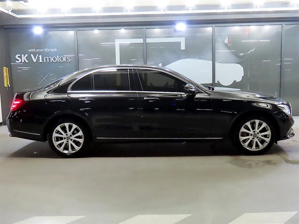 벤츠 E 클래스 E-클래스 W213 E300 4MATIC 익스클루시브 이미지 3