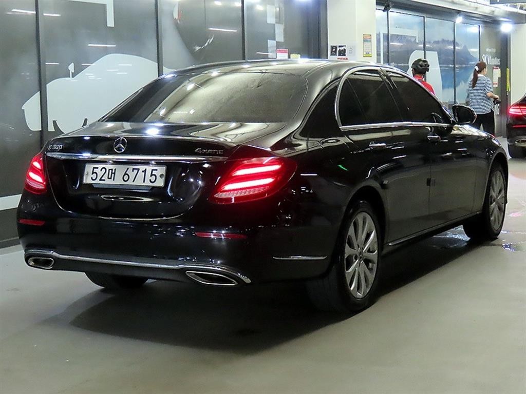 벤츠 E 클래스 E-클래스 W213 E300 4MATIC 익스클루시브 이미지 4